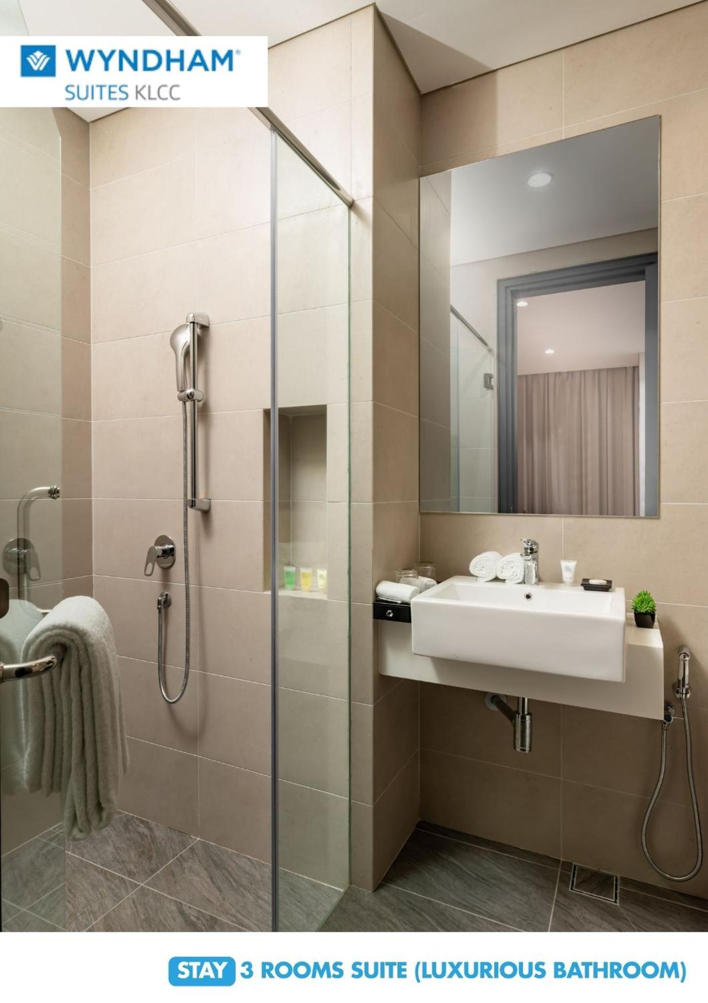 Wyndham Suites Klcc Kuala Lumpur Exterior photo Bathroom